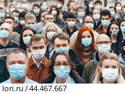Толпа людей в медицинских масках. Стоковое AI-изображение, AI-художник Максим Коломыченко / Фотобанк Лори
