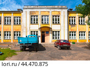 Город Ожерелье.  Центр дополнительного образования (2012 год). Редакционное фото, фотограф Зобков Юрий / Фотобанк Лори