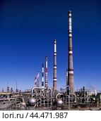 Трубы газоперерабатывающего завода 2006 г. Стоковое фото, фотограф Павел Просянов / Фотобанк Лори