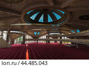 Interior of Aimani Kadyrova Mosque "Mother's Heart" in Argun (2021 год). Стоковое фото, фотограф Юлия Белоусова / Фотобанк Лори