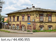 Город Иркутск. Дом-комплекс Дашевского 1890 год. Улица Киевская, дом 35 (2024 год). Стоковое фото, фотограф Александр Тараканов / Фотобанк Лори