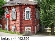 Город Иркутск. Усадьба Черных. Улица Киевская, дом 40 (2024 год). Стоковое фото, фотограф Александр Тараканов / Фотобанк Лори