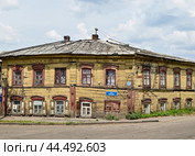 Город Иркутск. Дом-комплекс Дашевского 1890 год. Улица Киевская, дом 35 (2024 год). Стоковое фото, фотограф Александр Тараканов / Фотобанк Лори