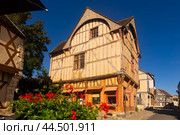 Medieval half-timbered houses on streets in French town of Provins. Стоковое фото, фотограф Яков Филимонов / Фотобанк Лори