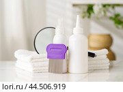 Lice treatment product next to a nit comb and magnifying glass. Стоковое фото, фотограф Сергей Толмачёв / Фотобанк Лори