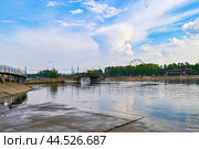 Город Иркутск. Верхняя набержная на реке Ангаре (2024 год). Стоковое фото, фотограф Александр Тараканов / Фотобанк Лори