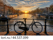 Radiant Bicycle amsterdam bridge sunset. Generate Ai. Стоковое AI-изображение, AI-художник Иван Рябоконь / Фотобанк Лори