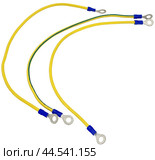 Провода заземления с электрическими клеммами на белом фоне. Ground wires with electrical terminals on a white background. Стоковое фото, фотограф Татьяна Д / Фотобанк Лори