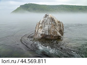 Шаман Камень в тумане. Исток Ангары. Озеро Байкал. Стоковое фото, фотограф Александр Тараканов / Фотобанк Лори