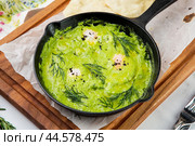 scrambled eggs with herbs, dill, celery and broccoli in a skillet with lean crispbread. Стоковое фото, фотограф Abakumova Ekaterina / Фотобанк Лори