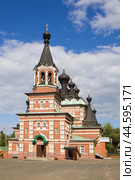 Собор Серафима Саровского в городе Кирове, вид со стороны колокольни (2013 год). Стоковое фото, фотограф Солодовникова Елена / Фотобанк Лори