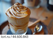 Whipped cream topped caramel macchiato closeup. Стоковое AI-изображение, AI-художник Иван Рябоконь / Фотобанк Лори
