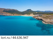 Пляж Кала-Мескида на острове Майорка. Стоковое фото, фотограф Александр Салук / Фотобанк Лори