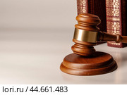 Judge gavel and legal book close up on table. Стоковое фото, фотограф Сергей Толмачёв / Фотобанк Лори