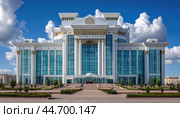 Ak orda presidential palace standing tall in nur-sultan, kazakhstan on a sunny day. Стоковое AI-изображение, AI-художник Юрий Поздников / Фотобанк Лори