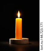 Burning candle on a dark background. Стоковое AI-изображение, AI-художник Сергей Елизарьев / Фотобанк Лори