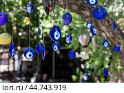 Турция. Анталия. Назар - тюркский амулет от сглаза. Turkey. Antalya. Nazar is a Turkic amulet against the evil eye. (2024 год). Стоковое фото, фотограф Алексей Смышляев / Фотобанк Лори