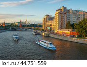 Дом на набережной. Театр Эстрады. Кремль.  Москва (2024 год). Редакционное фото, фотограф Олег Пученков / Фотобанк Лори