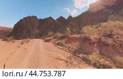 A tourist road at the bottom of the Charyn Canyon. Стоковое видео, видеограф Ярославский Максим / Фотобанк Лори