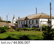 Один из корпусов Свердловской ЦРБ в поселке Змиевка, Орловская область. Солнечный летний день. (2019 год). Стоковое фото, фотограф Александр Кузнецов / Фотобанк Лори
