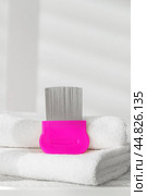 Comb for lice treatment on a Countertop. Стоковое фото, фотограф Сергей Толмачёв / Фотобанк Лори