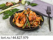 Pad Thai - noodle with prawn. Стоковое фото, фотограф Андрей Старостин / Фотобанк Лори