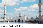 Sheikh Zayed Grand Mosque located in Abu Dhabi - capital city of United Arab Emirates. White Mosque (2023 год). Редакционное фото, фотограф Павел Муравьев / Фотобанк Лори