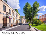 Район Хитровка, жилой дом,  Хитровский переулок, Хитровская площадь, Москва (2023 год). Стоковое фото, фотограф Baturina Yuliya / Фотобанк Лори