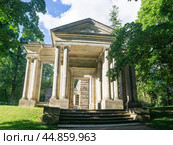Great Gatchina Palace park. The antique portal Mask leading to a Birch Hut (2024 год). Редакционное фото, фотограф Евгений Харитонов / Фотобанк Лори