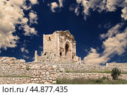 Arch of Hadrian in Gerasa (Jerash), Jordan. Against the background of a beautiful sky with clouds (2016 год). Стоковое фото, фотограф Владимир Журавлев / Фотобанк Лори