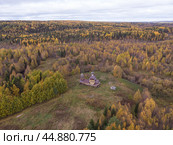 Церковь Алексия Человека Божьего. Храм в лесу (2021 год). Стоковое фото, фотограф Яковлев Сергей / Фотобанк Лори