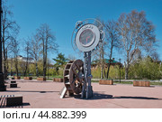 Tatishchev Square, Perm, Russia. Art object Clock was counting down to 300th anniversary of Perm. (2024 год). Редакционное фото, фотограф Ирина Кононова / Фотобанк Лори