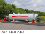 Газовая атозаправка Битнефтегаз (2022 год). Редакционное фото, фотограф Ekaterina M / Фотобанк Лори