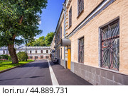 Район Хитровка, жилой дом,  Хитровский переулок, Хитровская площадь, Москва (2023 год). Стоковое фото, фотограф Baturina Yuliya / Фотобанк Лори