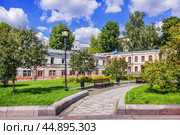 Район Хитровка, Доходный дом Ярошенко,  Исторические плиты, Хитровская площадь, Москва (2023 год). Стоковое фото, фотограф Baturina Yuliya / Фотобанк Лори