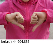 Sign language. Thumb down. Стоковое фото, фотограф YuryKara / Фотобанк Лори