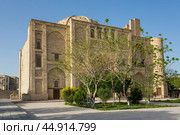 Nadir Divan Begi Khanaka in historic center of Bukhara (2022 год). Стоковое фото, фотограф Юлия Белоусова / Фотобанк Лори