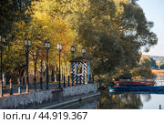 The Golden Ring of Russia, the city of Pereslavl-Zalessky. Fishing boats on the Trubezh River at dawn. Стоковое фото, фотограф Photojuli / Фотобанк Лори