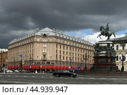 Monument to Nicholas I, bronze equestrian monument of Nicholas I of Russia on St Isaac's Square in Saint Petersburg, Russia. It was created by French sculptor Auguste de Montferrand (2024 год). Редакционное фото, фотограф Валерия Попова / Фотобанк Лори