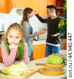 Sad small girl while young parents quarrelling before christmas. Стоковое фото, фотограф Яков Филимонов / Фотобанк Лори