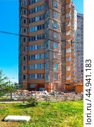 Город Балашиха. Капитальный ремонт жилого дома (2024 год). Стоковое фото, фотограф Зобков Юрий / Фотобанк Лори