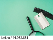 Anti lice equipment on green background top view. Стоковое фото, фотограф Сергей Толмачёв / Фотобанк Лори