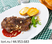 Prepared beef steak with tomatoe ketchup and pine nuts. Стоковое фото, фотограф Яков Филимонов / Фотобанк Лори