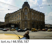 Северный вокзал (Гара де Норд) города Бухарест, Румыния. Солнечный весенний день. (2008 год). Редакционное фото, фотограф Александр Кузнецов / Фотобанк Лори