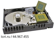 Жесткий диск HDD изолирован на белом фоне. Hard disk drive HDD isolated on white background. Стоковое фото, фотограф Татьяна Д / Фотобанк Лори