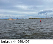 Вид на Южный фарватер, Остров фортов, форт "Пётр I" (форт "Цитадель"). Морская прогулка. Невская губа, Финский залив, Балтийское море. Стоковое фото, фотограф Щеголева Ольга / Фотобанк Лори