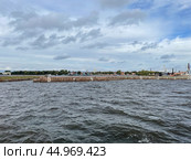 Средняя гавань. Город Кронштадт, Россия. Редакционное фото, фотограф Щеголева Ольга / Фотобанк Лори