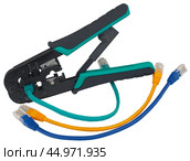 Разноцветные кабели и инструмент обжимки кабелей на белом фоне. Colorful cables and cable crimping tool on white background. Стоковое фото, фотограф Татьяна Д / Фотобанк Лори