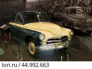 Автомобиль ГАЗ М-20 Победа в заводском музее Горьковского автозавода в Нижнем Нов-городе (2024 год). Редакционное фото, фотограф Илья Юрукин / Фотобанк Лори