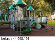 Playgrounds for children in the courtyard of the house. Стоковое фото, фотограф Александр Поташев / Фотобанк Лори